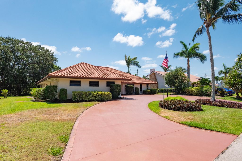 Photo of 3984 SE Fairway E, Stuart, FL 34997 (MLS # R11084124)