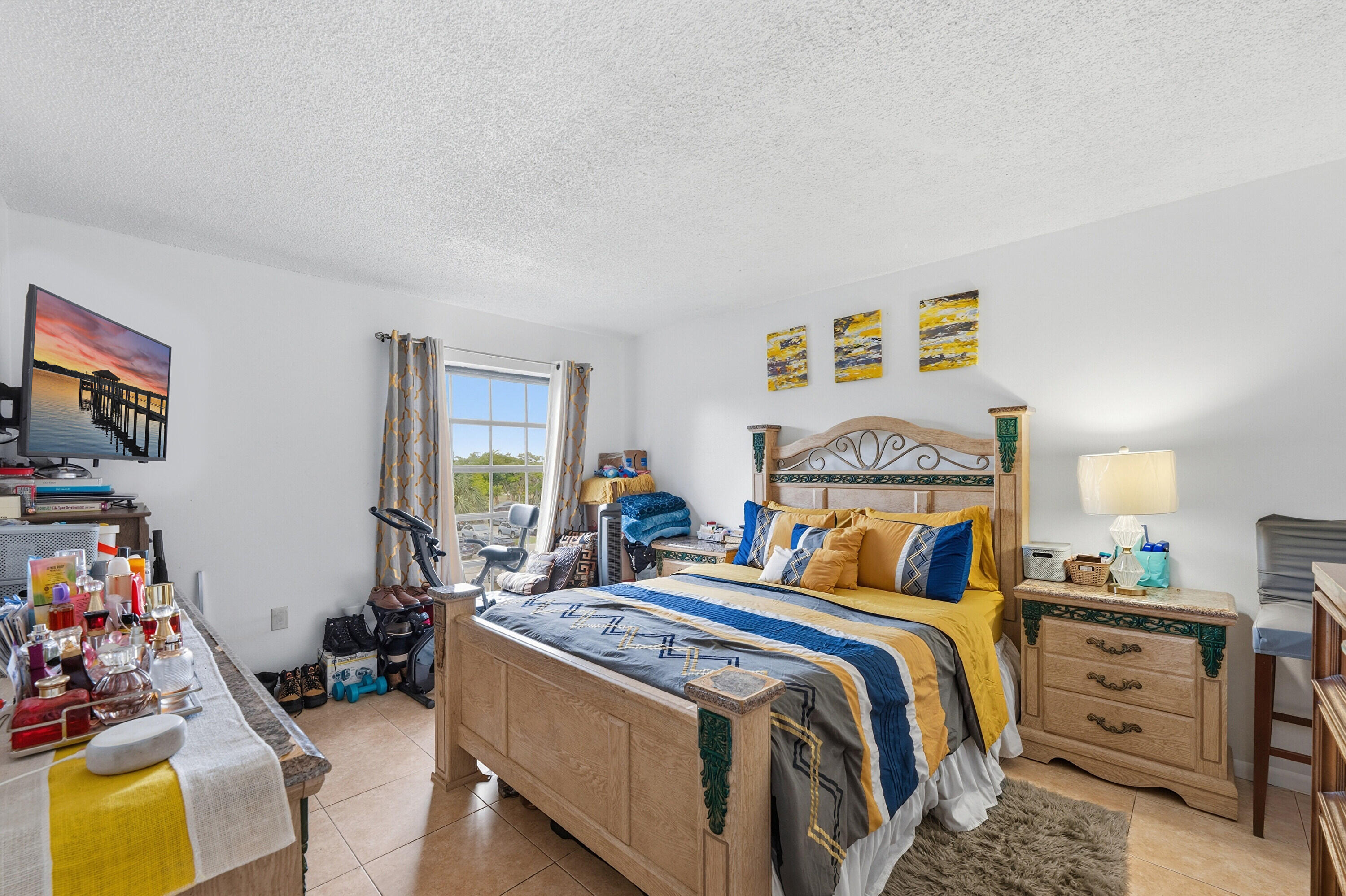 INVERWOOD CONDO - Residential