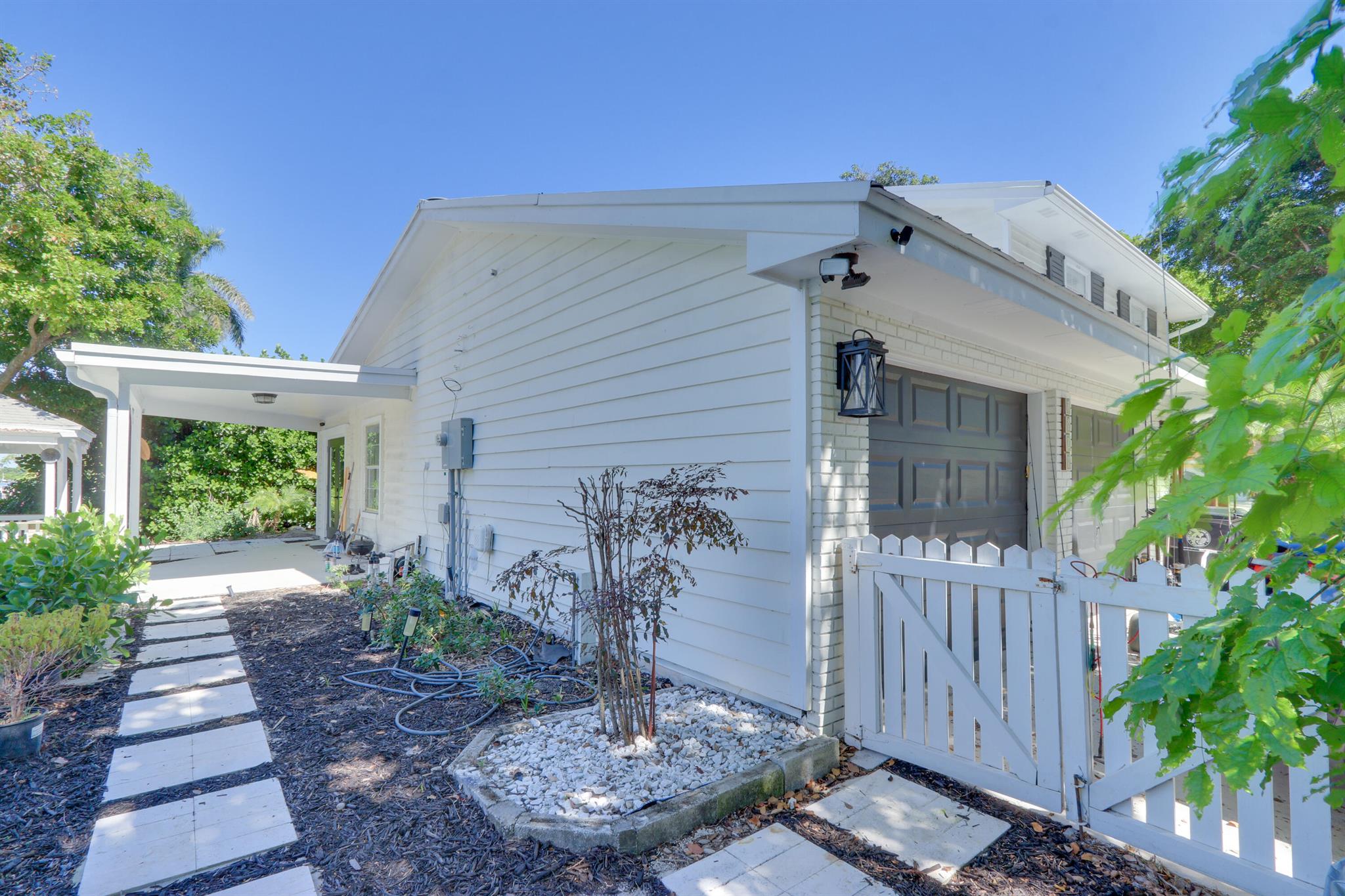 LAKE CLARKE TERR - Residential