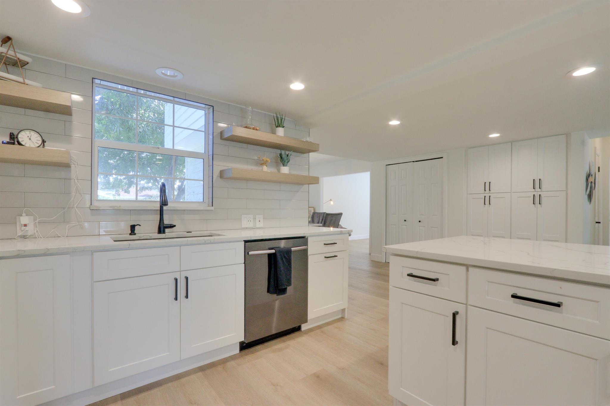 LAKE CLARKE TERR - Residential