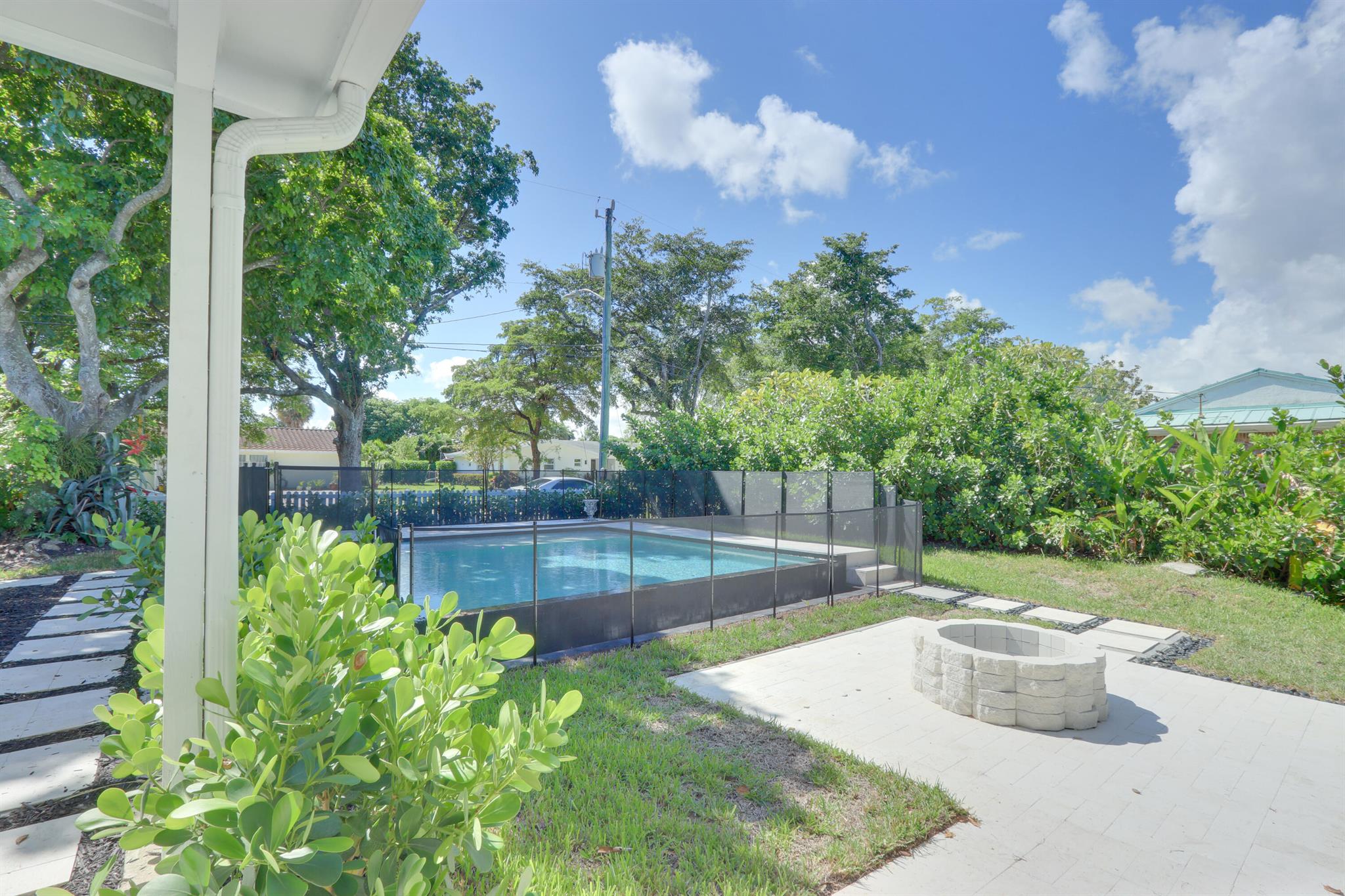 LAKE CLARKE TERR - Residential