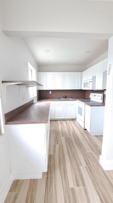 KINGSWOOD II CONDOS - Residential Lease