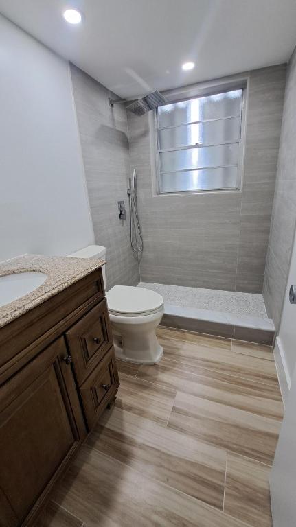 KINGSWOOD II CONDOS - Residential Lease