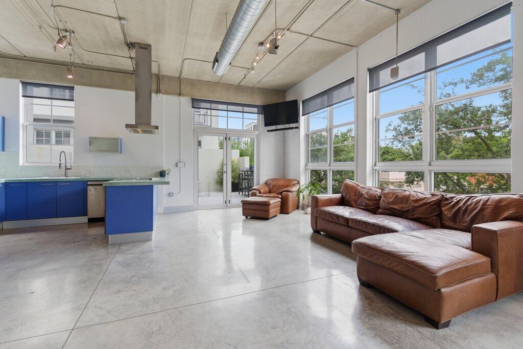 425 N Andrews Avenue 202