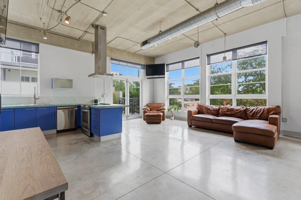 425 N Andrews Avenue 202