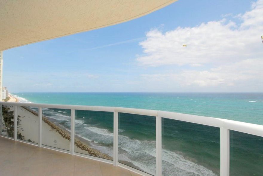 Resort-like complex with tennis, concierge, valet, pools, spas, café, private beach pavilion w. tikis, bbq grilles, cabanas and beach attendant. NOTE: 2 pets, any size OK.