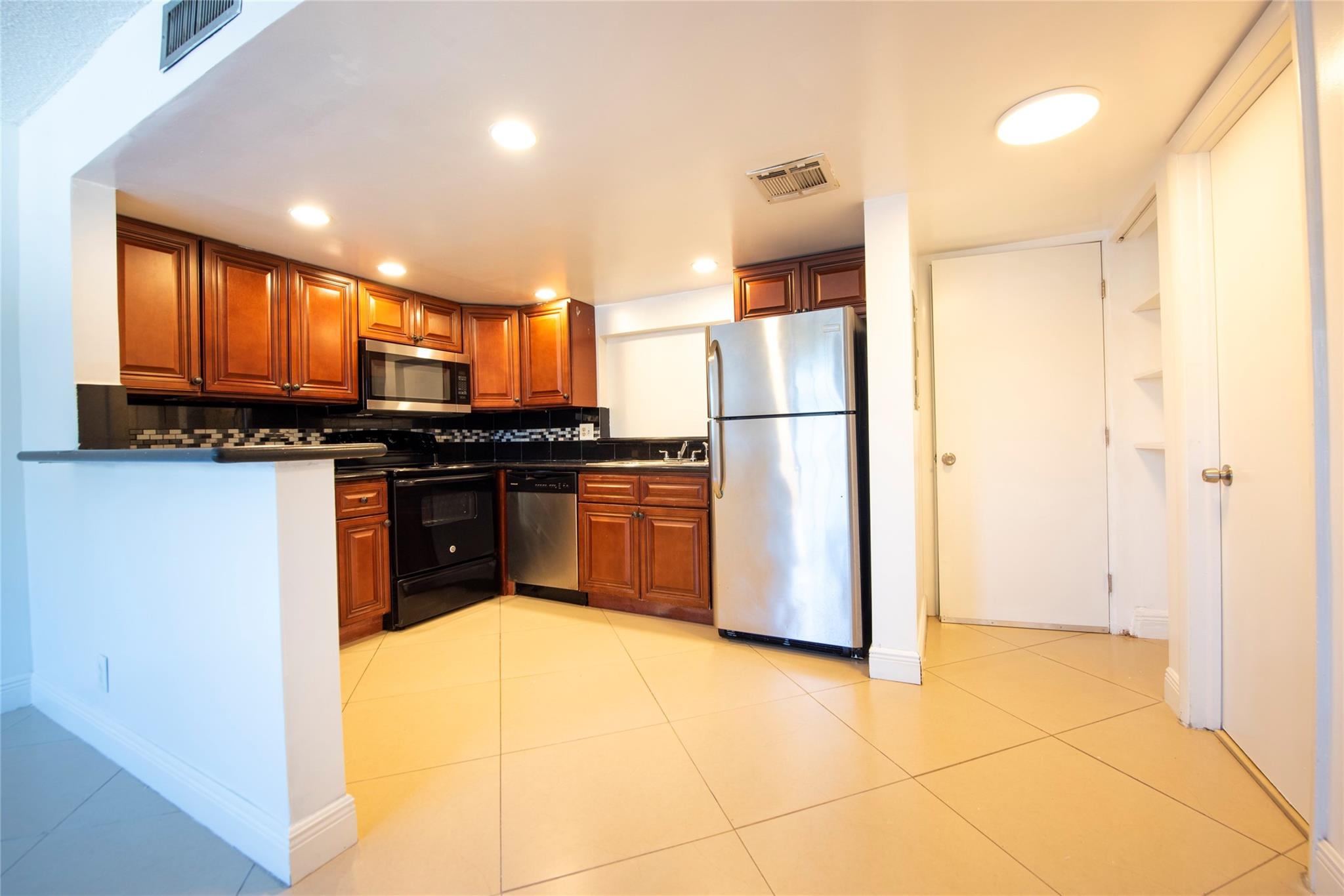 Center Court Condo Apts - Residential Lease