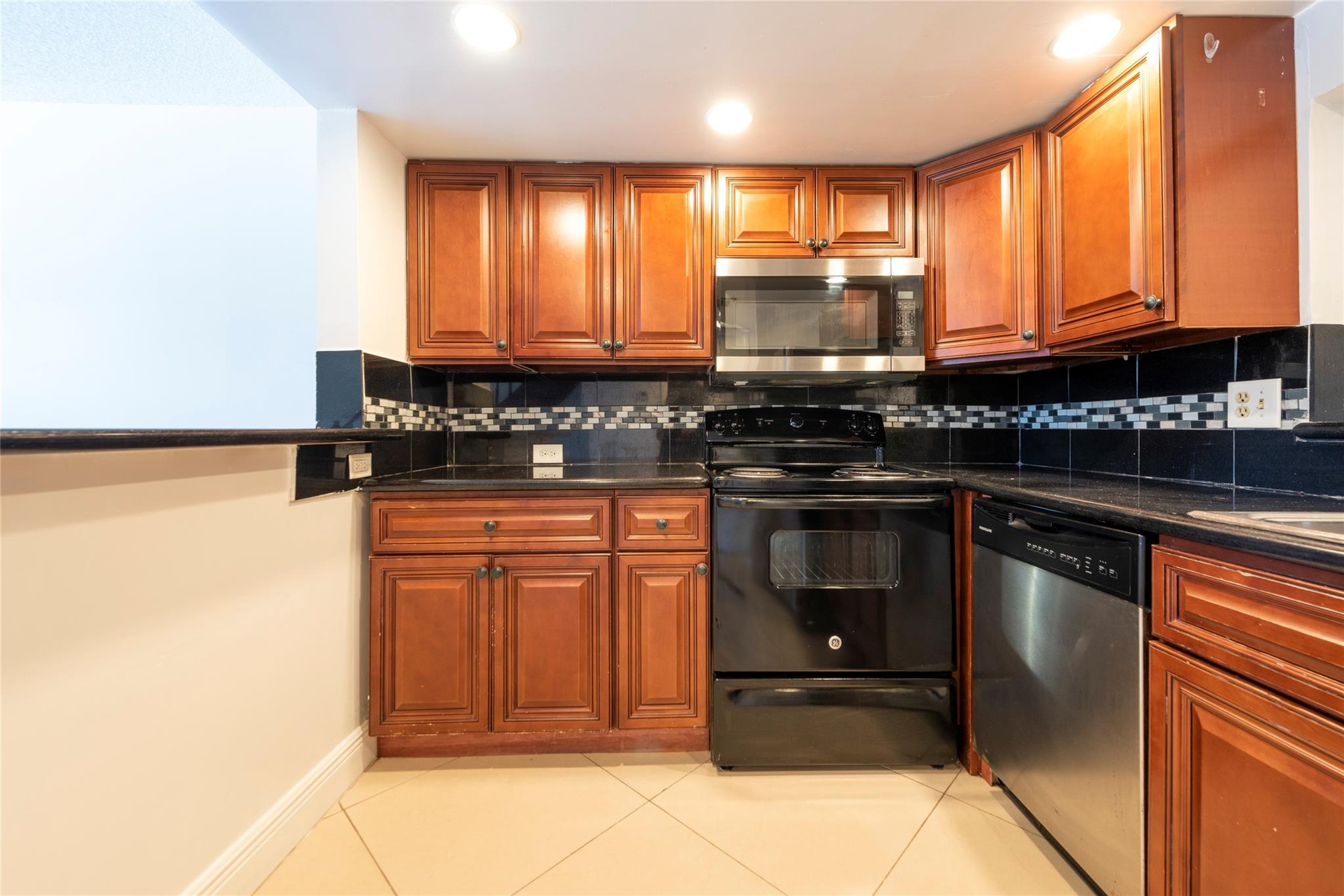 Center Court Condo Apts - Residential Lease