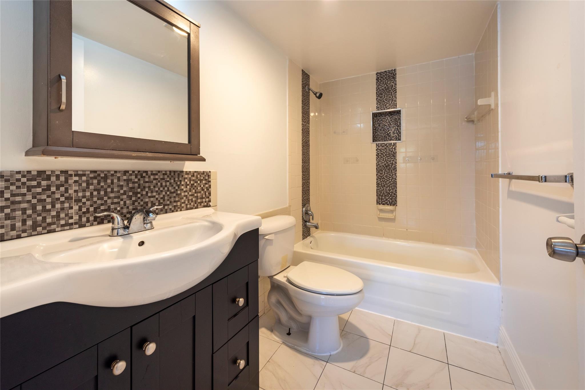 Center Court Condo Apts - Residential Lease