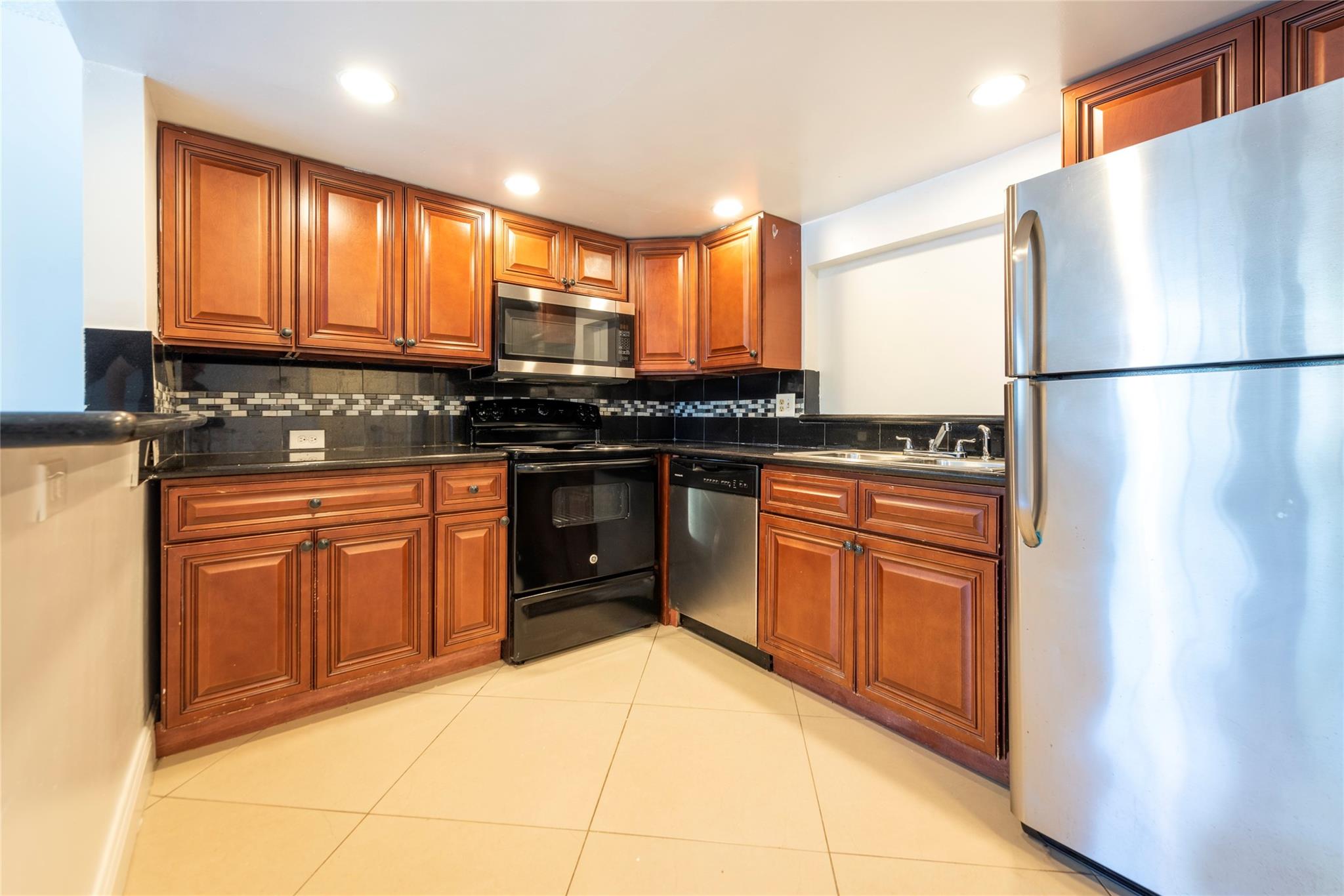 Center Court Condo Apts - Residential Lease