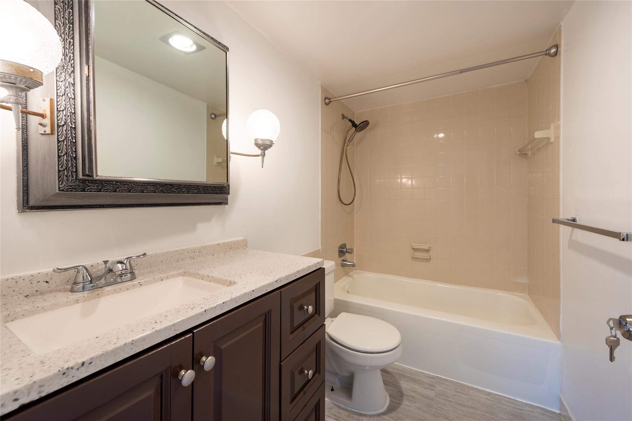 Center Court Condo Apts - Residential Lease