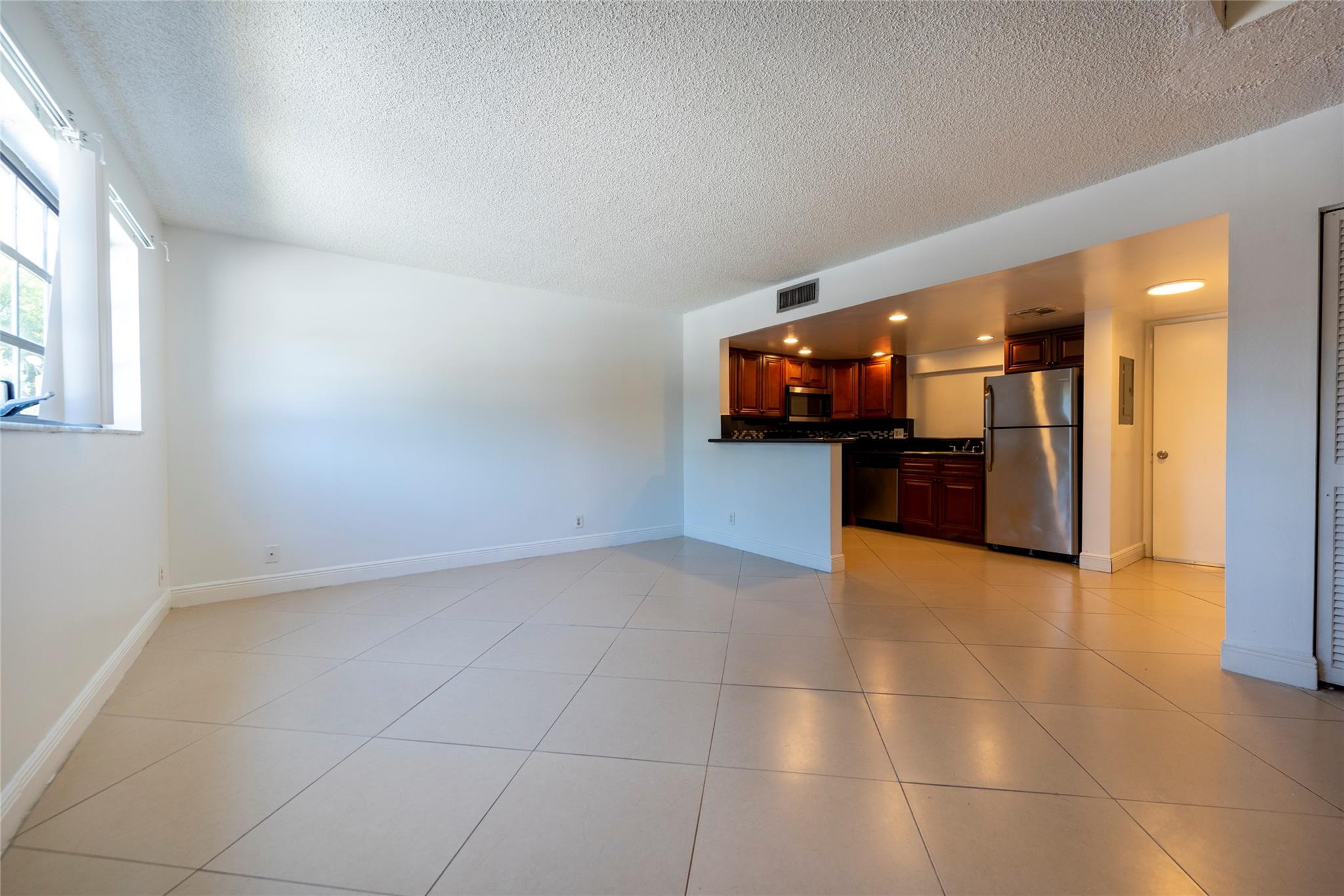 Center Court Condo Apts - Residential Lease