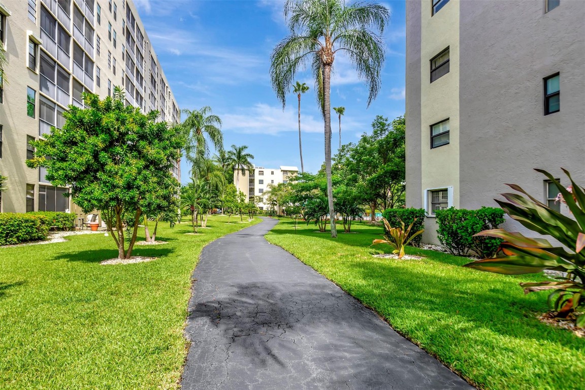 CYPRESS BEND CONDO III - Residential