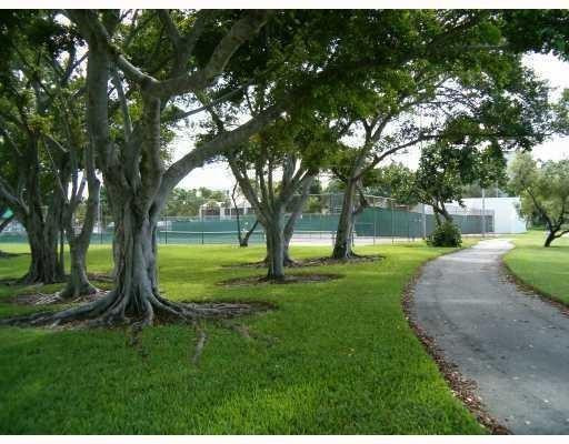 CYPRESS BEND CONDO III - Residential