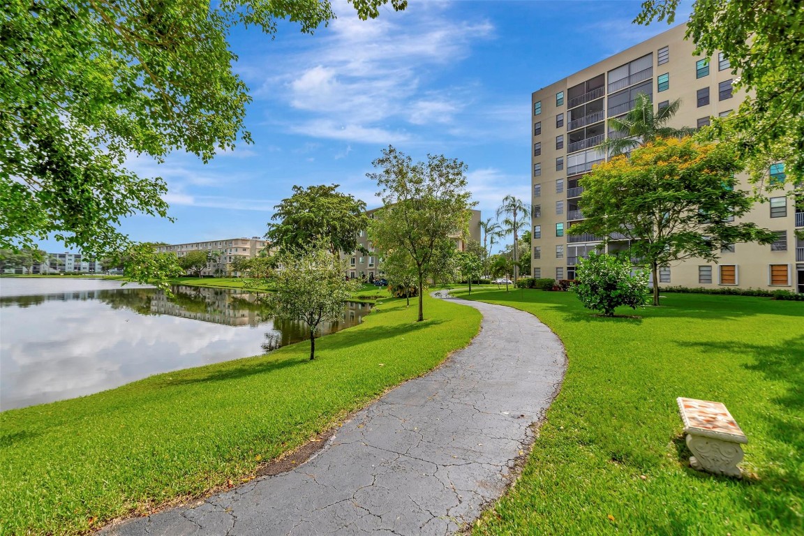 CYPRESS BEND CONDO III - Residential