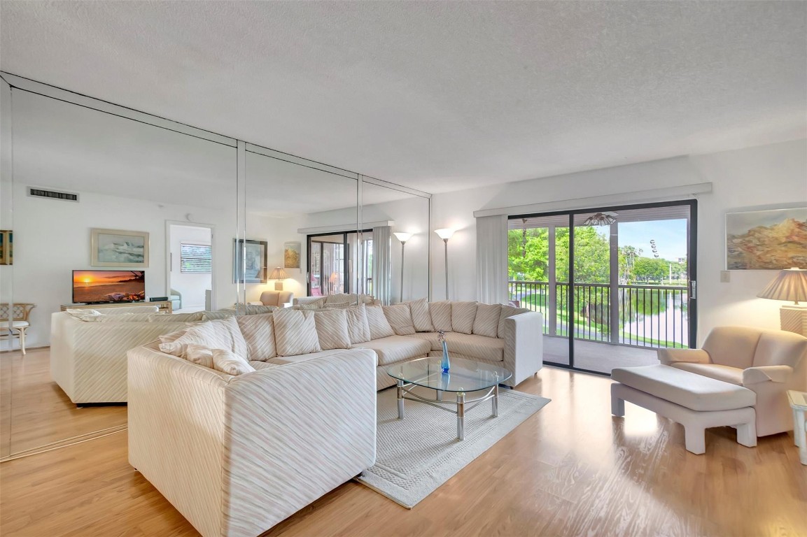 CYPRESS BEND CONDO III - Residential