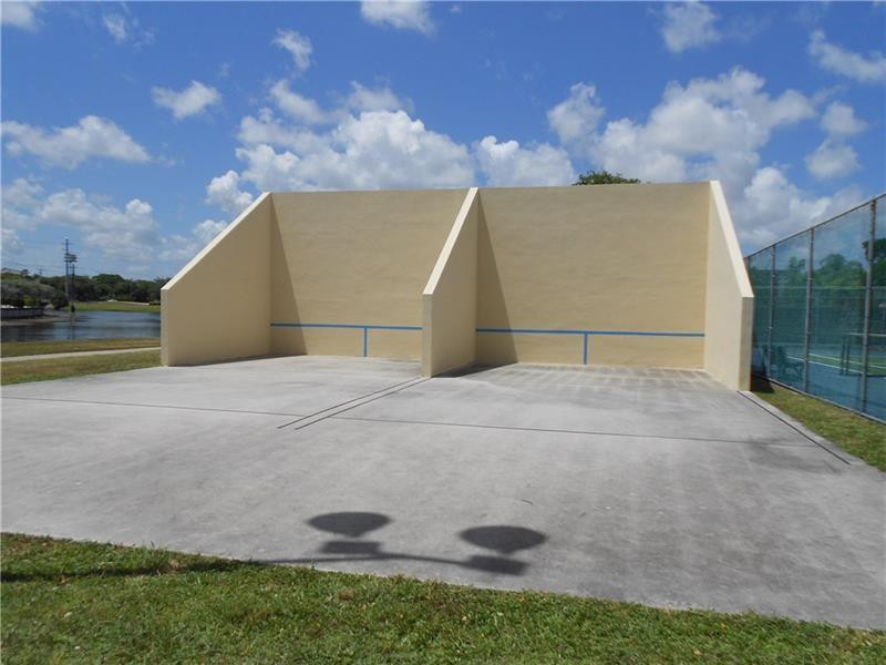 CYPRESS BEND CONDO III - Residential