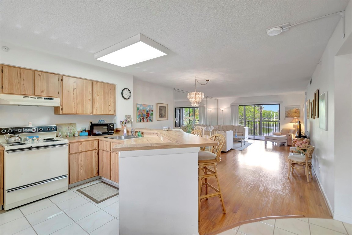 CYPRESS BEND CONDO III - Residential