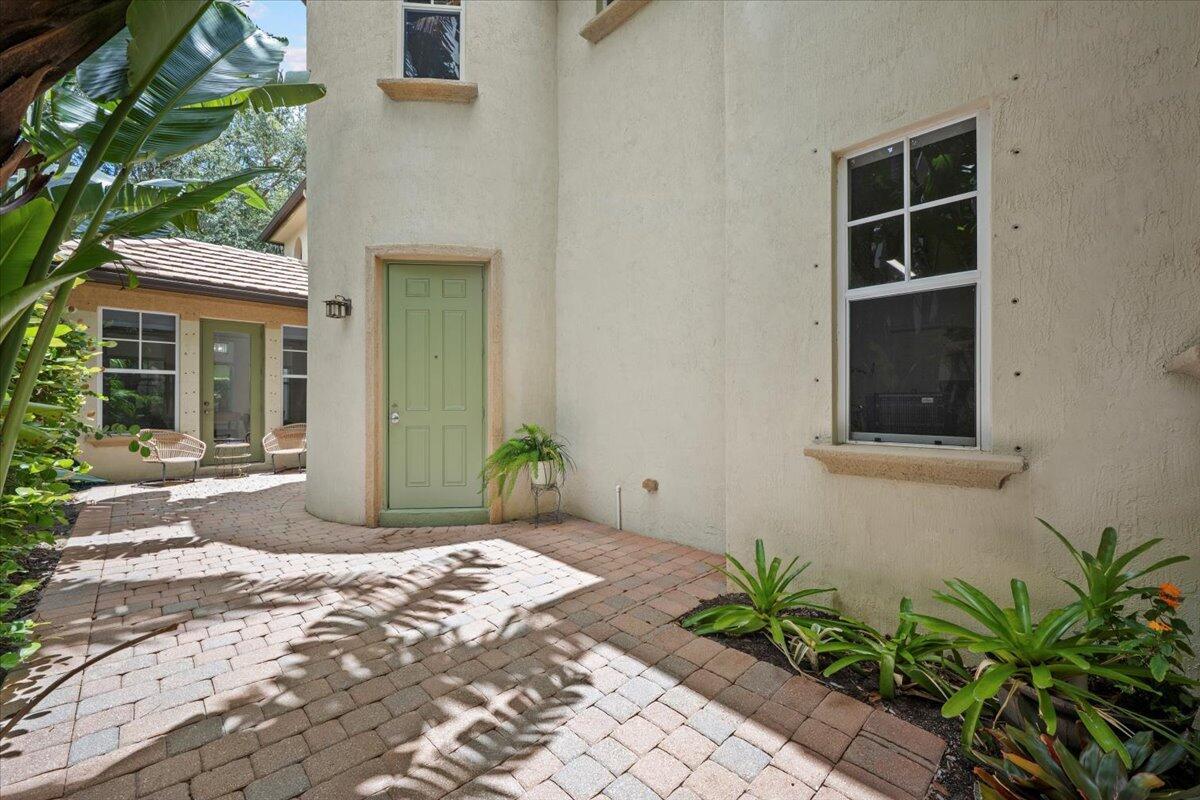 866 Taft Court