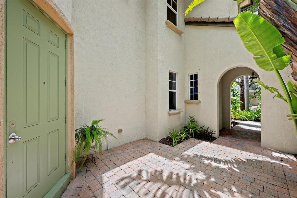 866 Taft Court