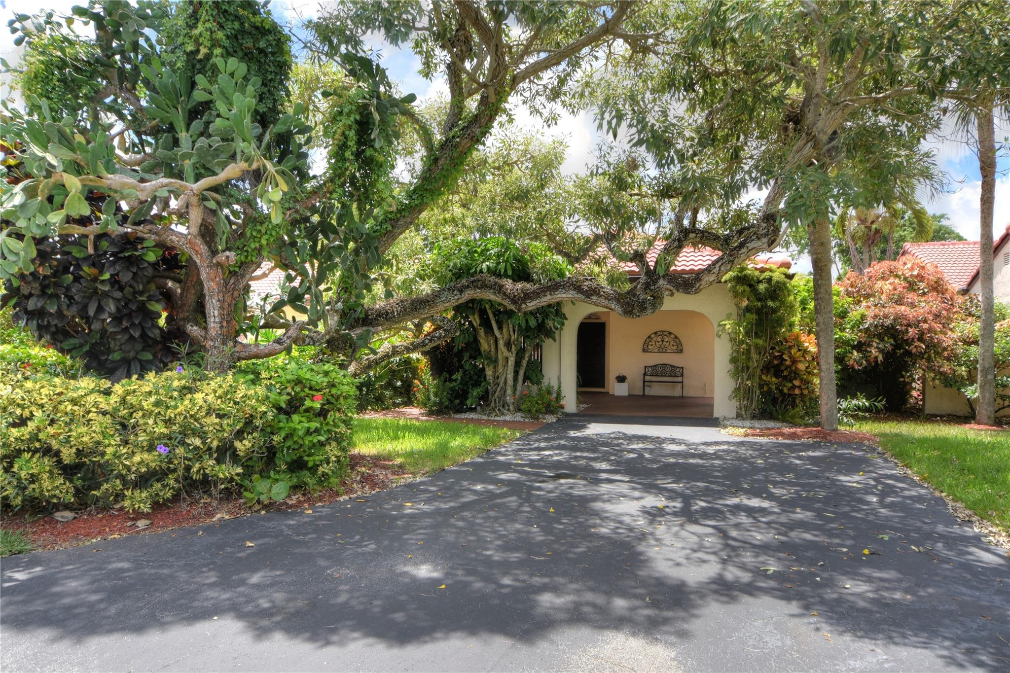 Welcome to the beautiful 55+ community of The Greens of Boca Lago. This 2 bed/ 2bath villa offers an open concept living and dining room area, expansive vaulted ceilings and an oversized primary bedroom suite with sitting area, walk-in shower and soaking tub. The large enclosed Florida room provides an abundance of natural light throughout the entire villa, as well as panoramic golf course views, make it the perfect combination of additional entertainment space and relaxation. An eat-in kitchen, in unit washer/dryer, carport and new roof 2024 , create this piece of paradise!
Call today and enjoy your beautiful permanent or vacation home!