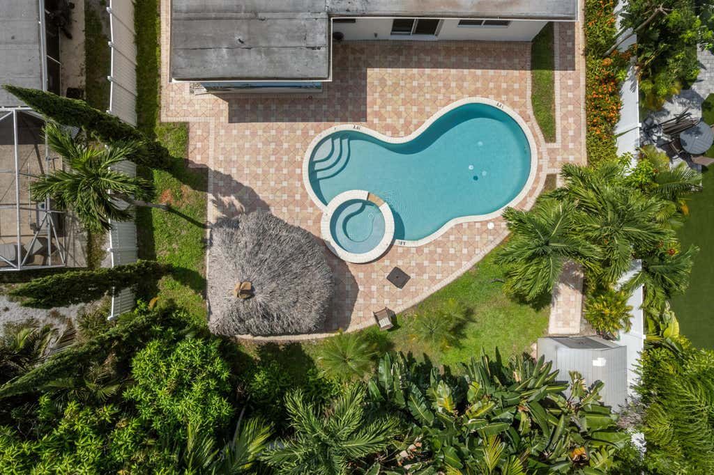 Photo of 319 SW 2ND Street, Boca Raton, FL 33432 (MLS # B26068039)
