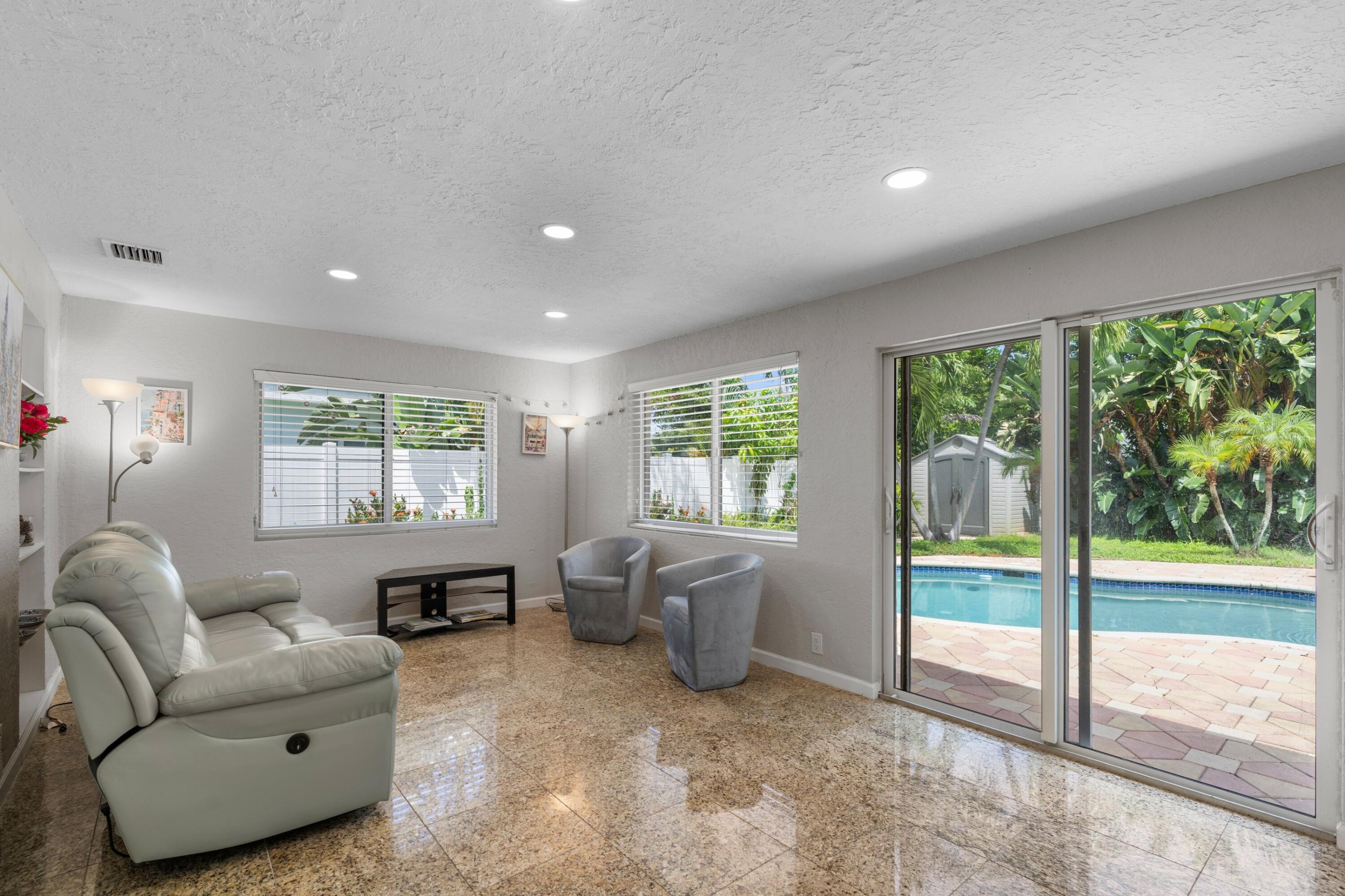 319 SW 2ND Street