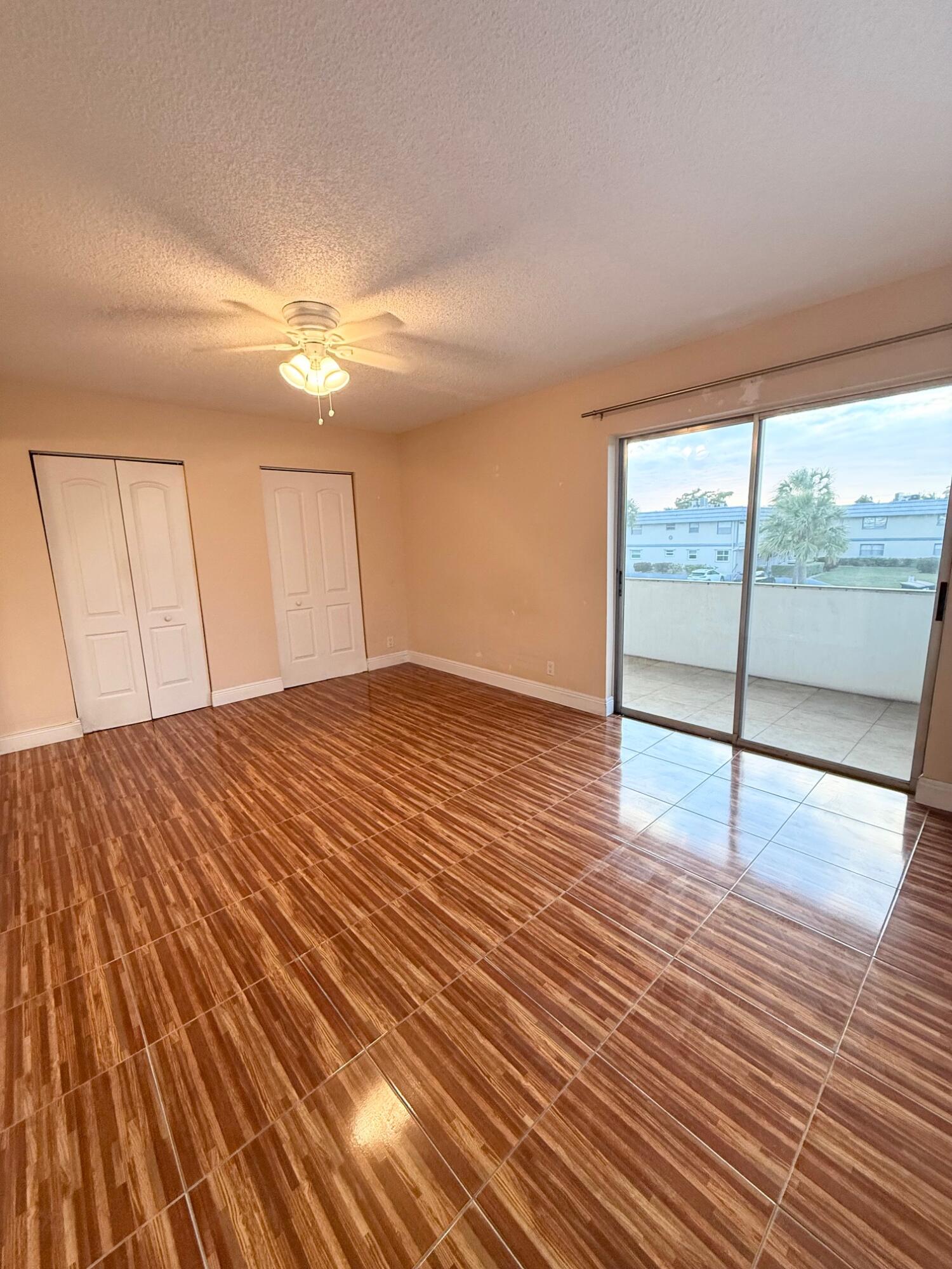 KINGS POINT - Residential