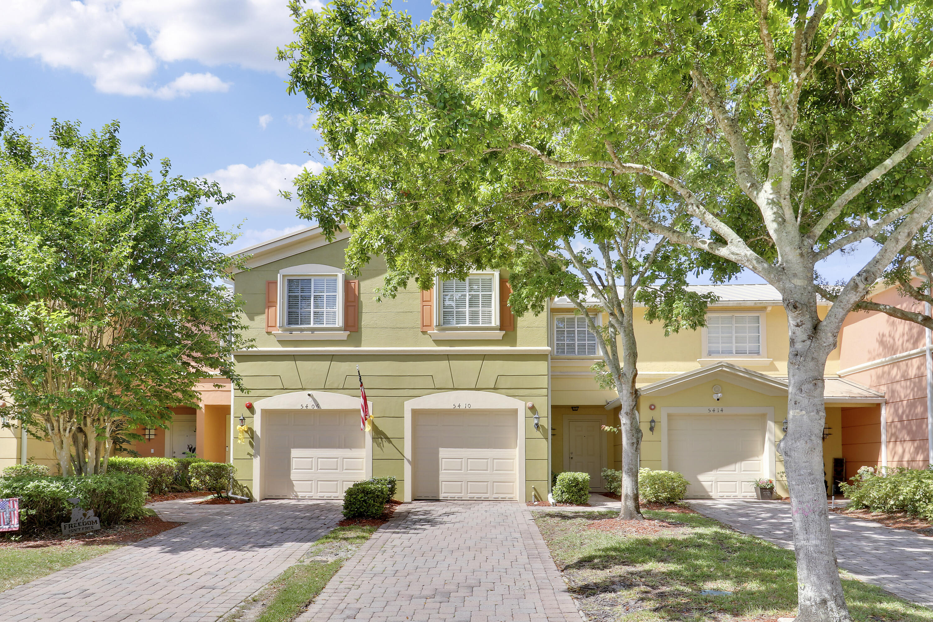 MARTINS CROSSING - Residential