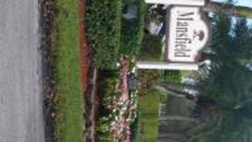 Updated, light ,brigth 1 bedroom,1.5 bathrooms, completely tiled, no wall paper in this unit, near the laundry , and mail box.
CENTURY VILLAGE IS A GATED COMMUNITY WITH LOTS OF AMENITIES