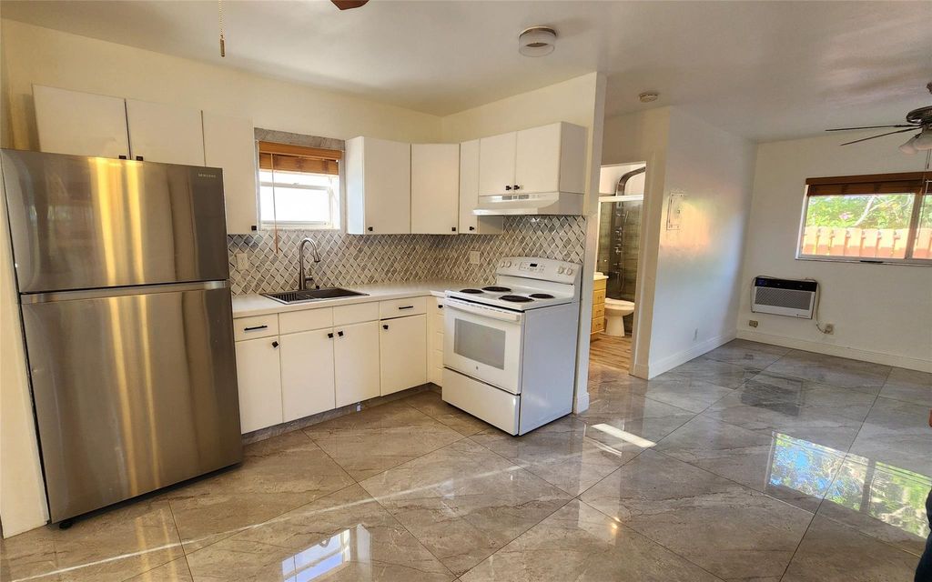 Photo of 1136 NE 13th Avenue #"B" south, Fort Lauderdale, FL 33304 (MLS # F10538548)