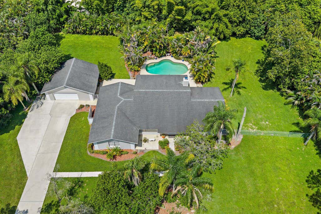 Photo of 15315 78TH Drive N, Palm Beach Gardens, FL 33418 (MLS # B26064813)