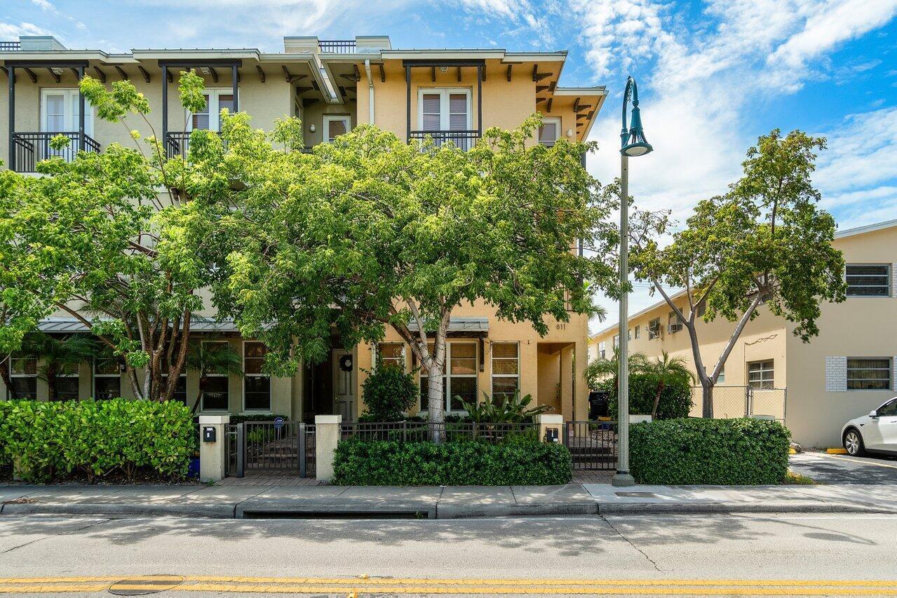 LAKE WORTH TOWN OF ADD 1 - Residential Lease
