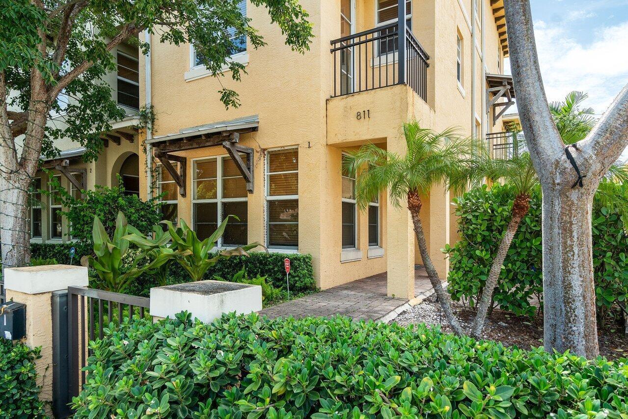 LAKE WORTH TOWN OF ADD 1 - Residential Lease
