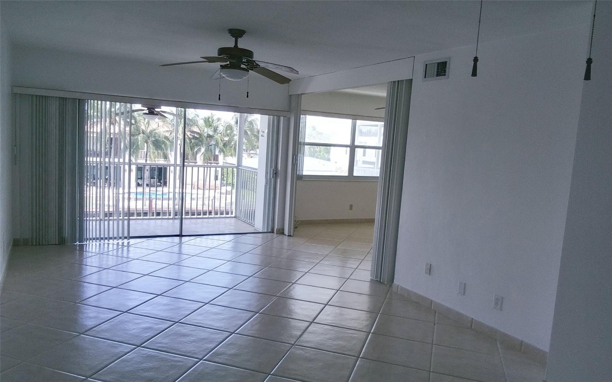 465 Paradise Isle Boulevard 307