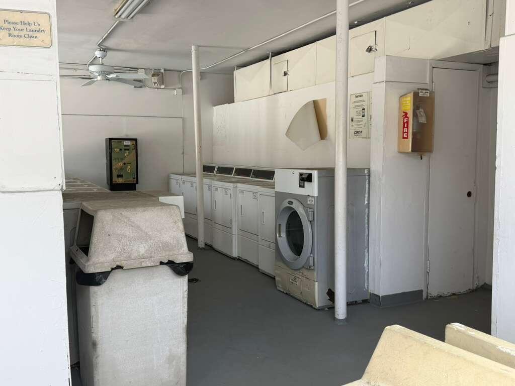 4869 NW 9th Drive 4869, Plantation, FL, 33317/$159,000 3 4869 NW 9th Drive 4869