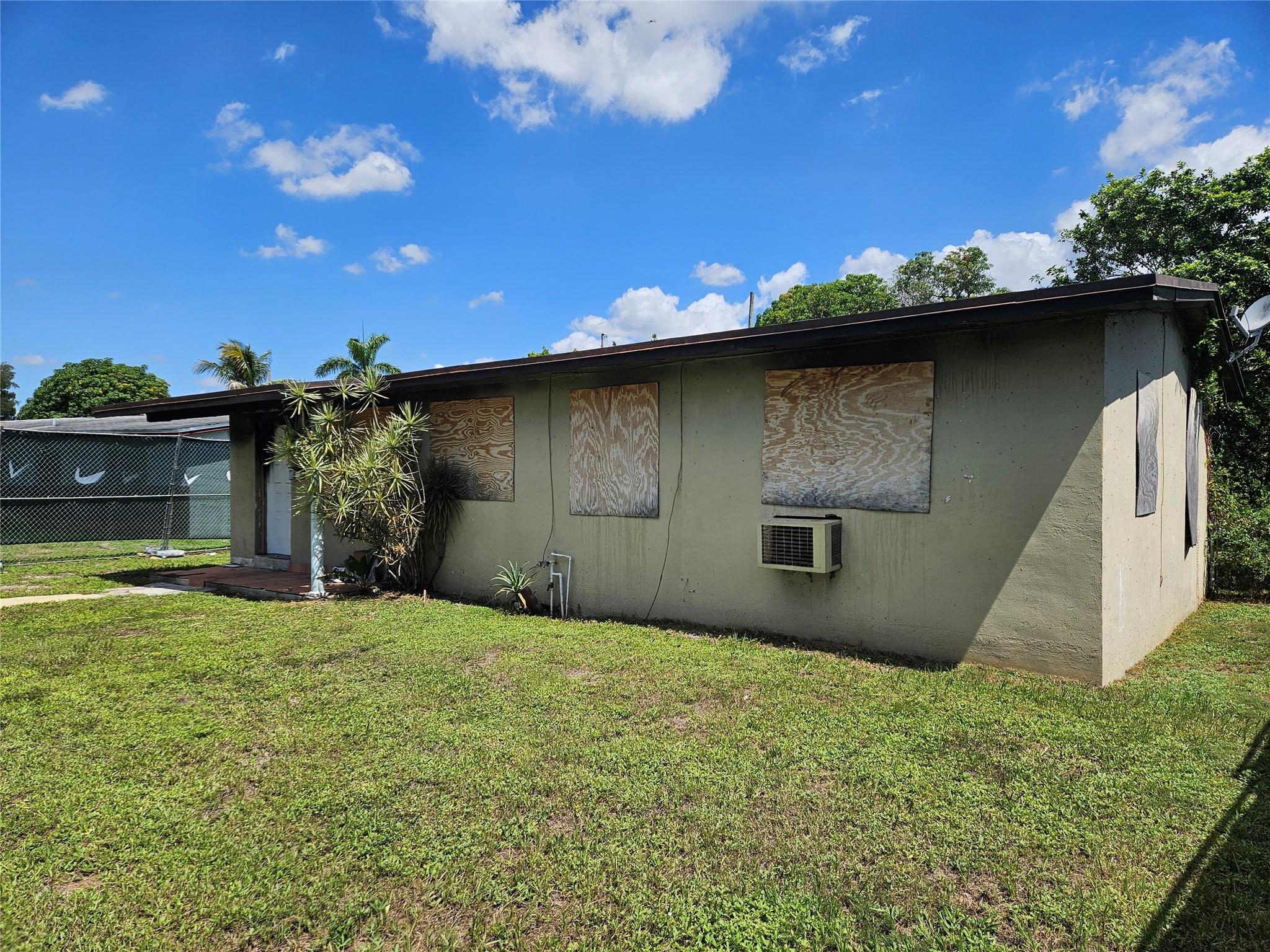 1705 NW 15th St
