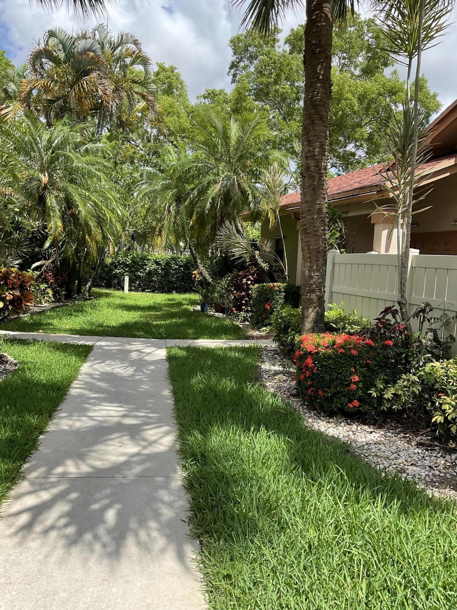 2808 S Carambola Cir Circle S 1980