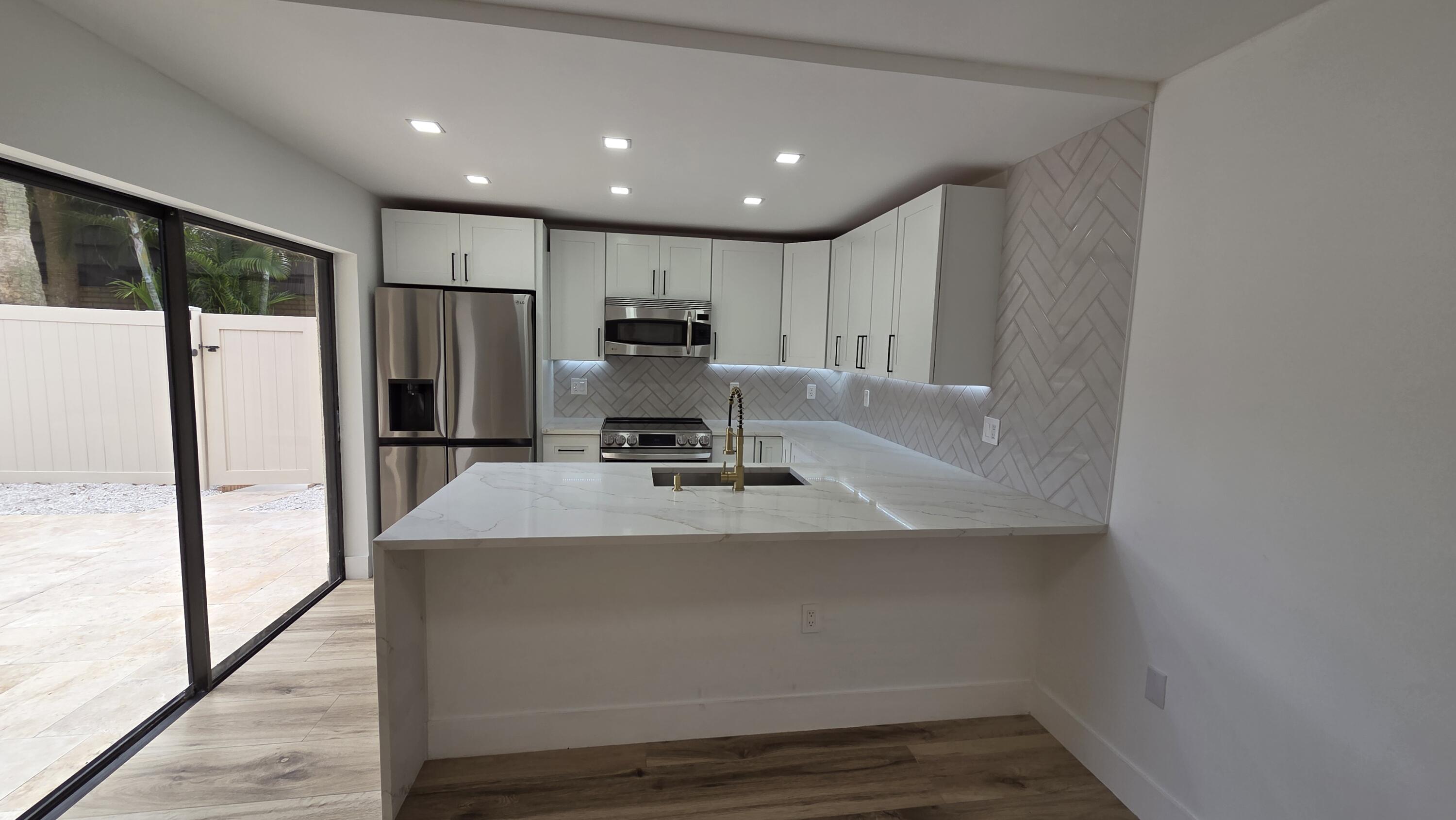 HERITAGE VILLAGE OF P B LAKES - Residential Lease