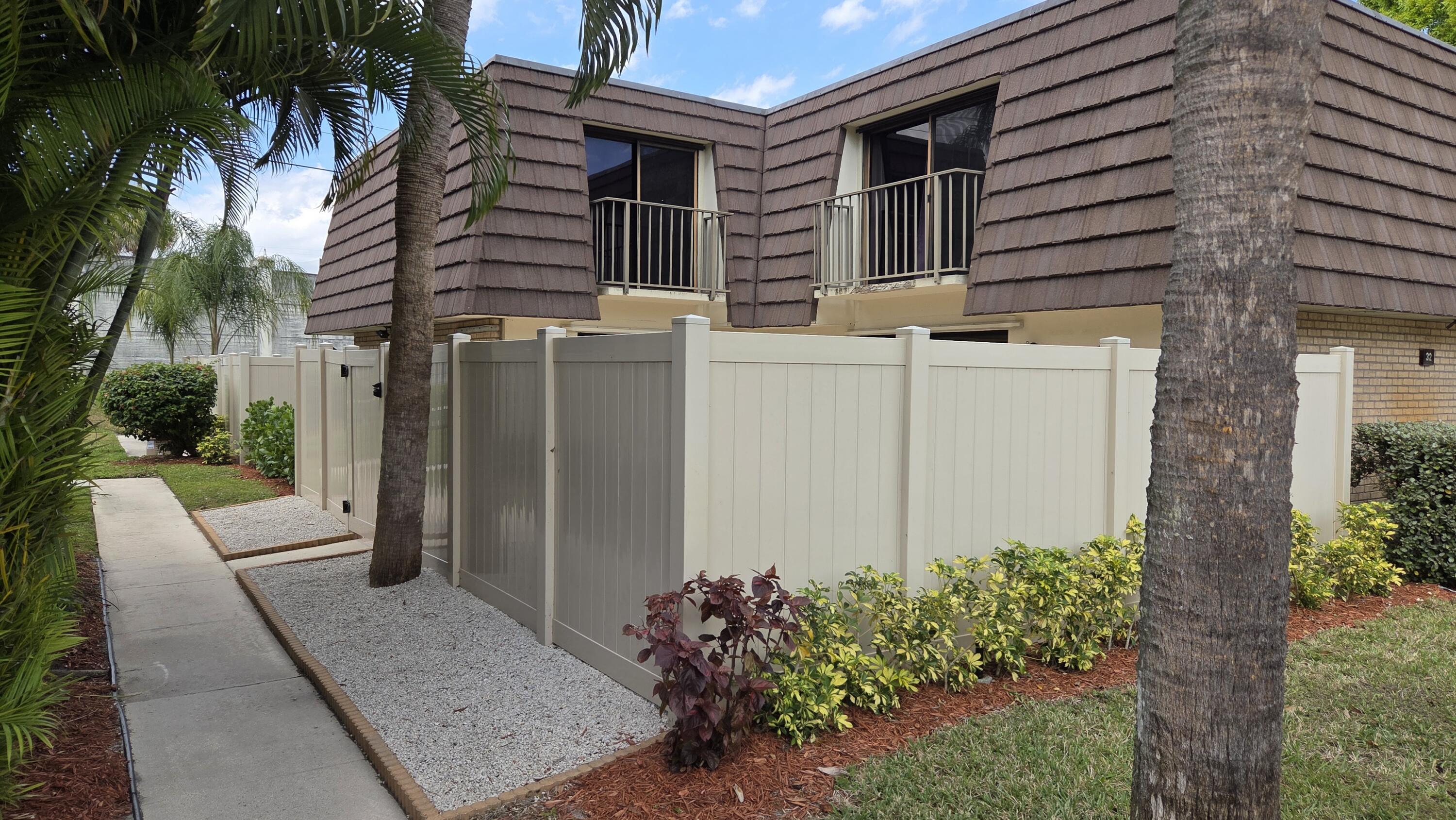 HERITAGE VILLAGE OF P B LAKES - Residential Lease