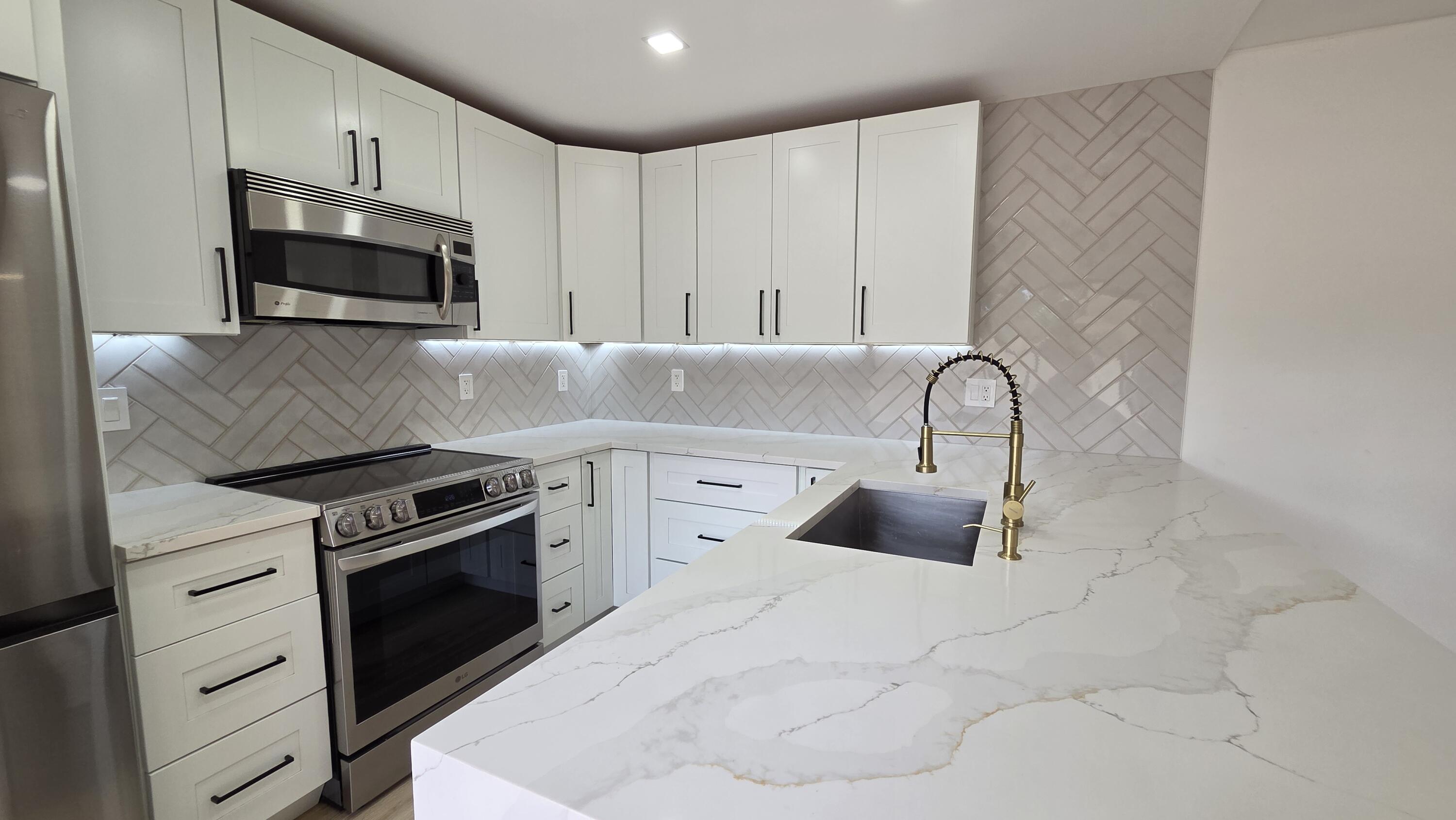 HERITAGE VILLAGE OF P B LAKES - Residential Lease