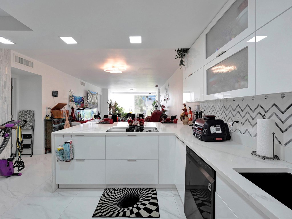 PALM-AIRE COUNTRY CLUB - Residential