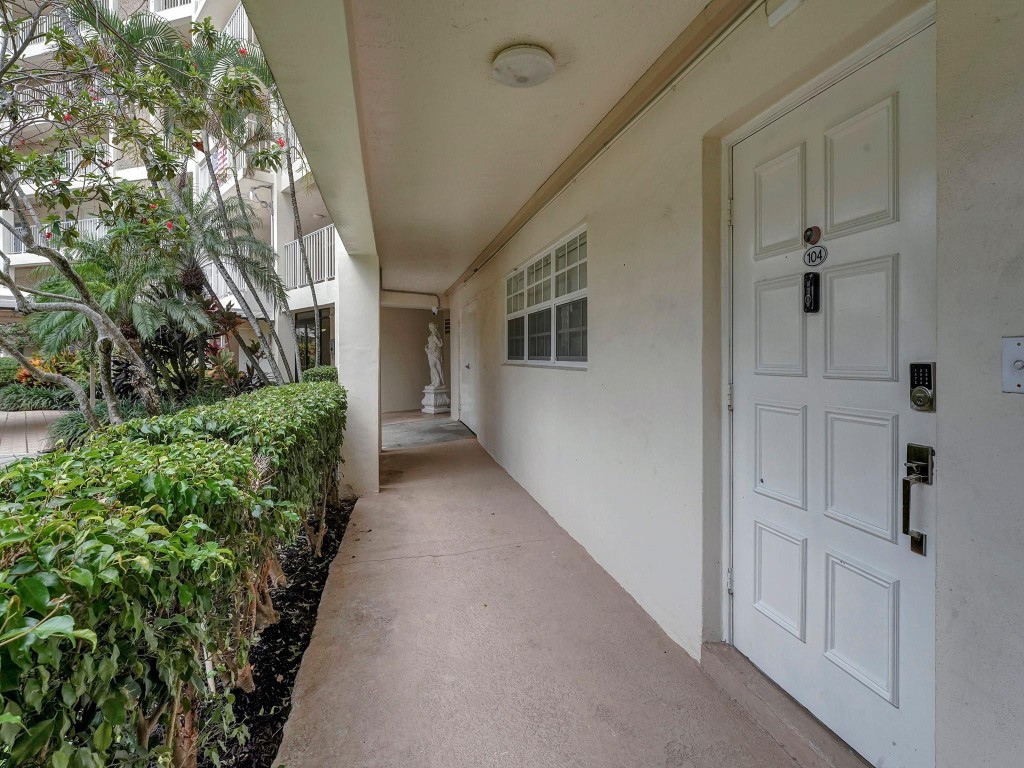 PALM-AIRE COUNTRY CLUB - Residential