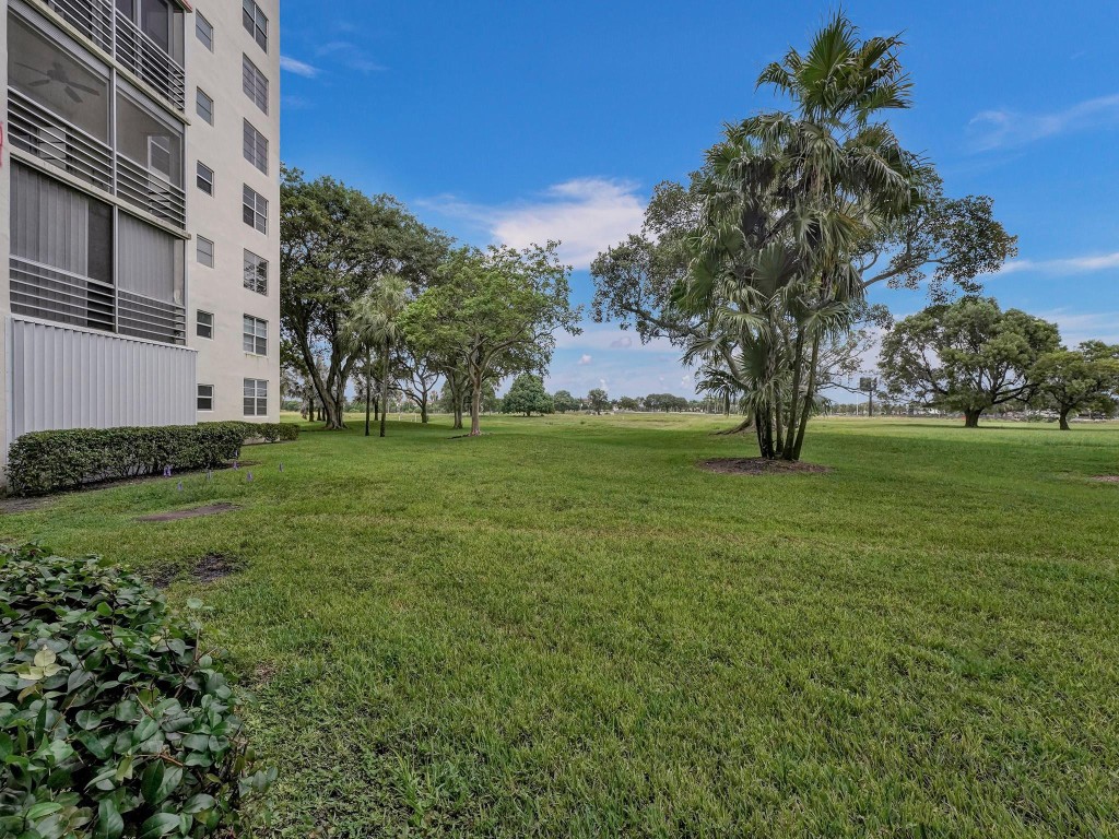 PALM-AIRE COUNTRY CLUB - Residential