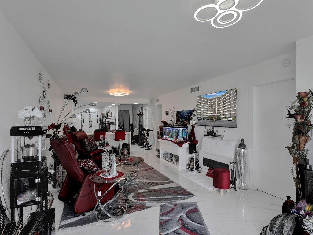 PALM-AIRE COUNTRY CLUB - Residential