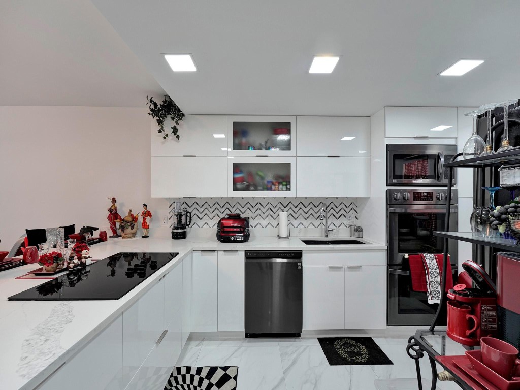 PALM-AIRE COUNTRY CLUB - Residential