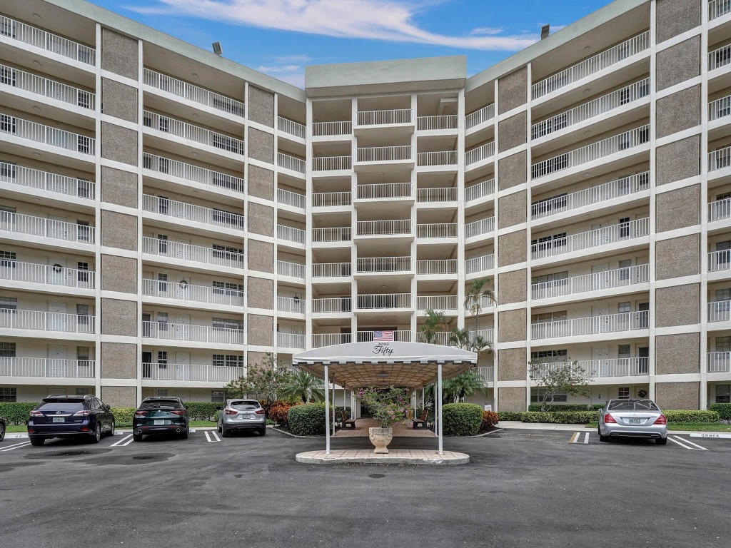 PALM-AIRE COUNTRY CLUB - Residential