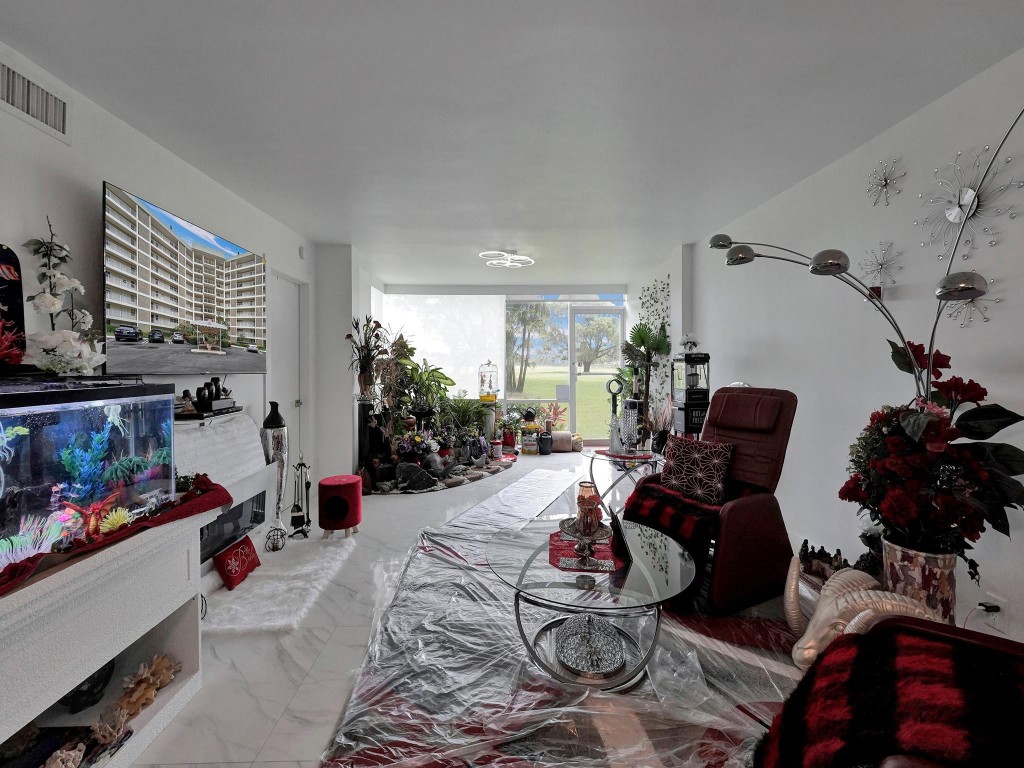 PALM-AIRE COUNTRY CLUB - Residential