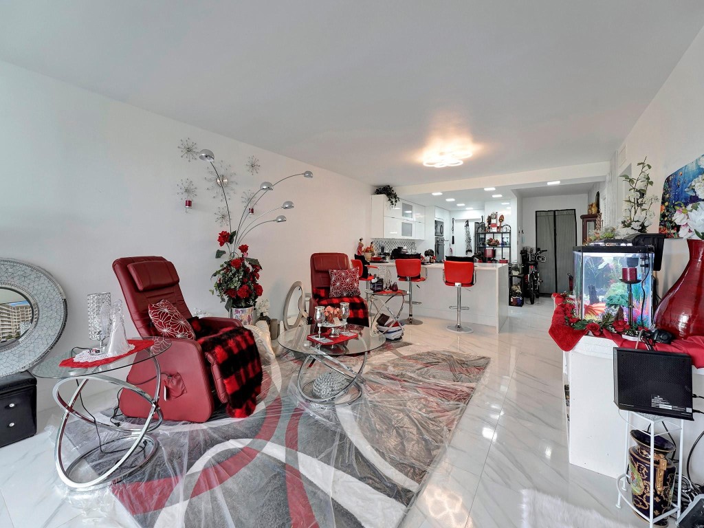 PALM-AIRE COUNTRY CLUB - Residential