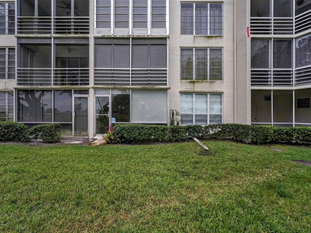 PALM-AIRE COUNTRY CLUB - Residential